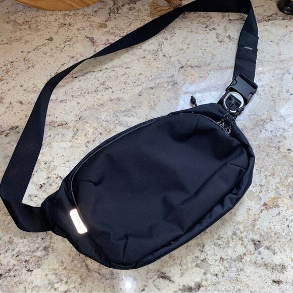 Orbitkey $89 Urban Sling Black Unisex Crossbody Travel Bag (4L) EUC - Picture 2 of 16